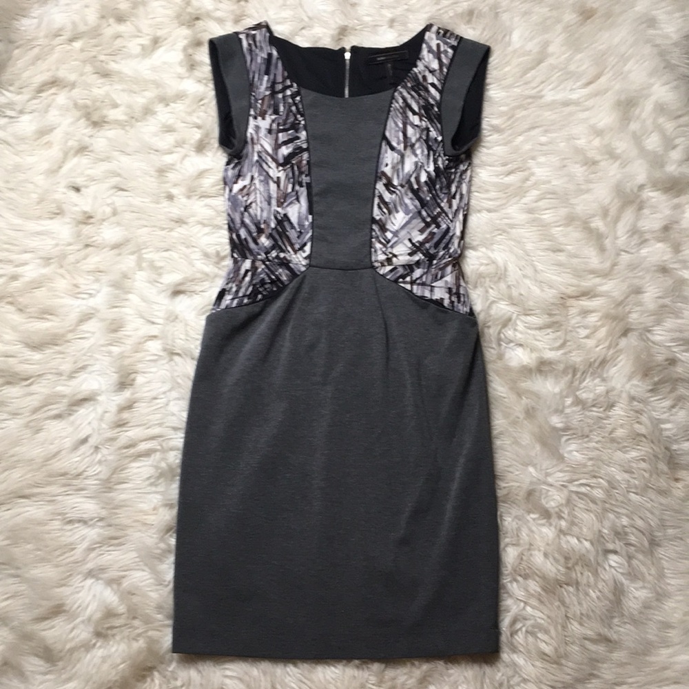 BCBG MAXAZRIA size small Cap sleeve gray midi dress with pattern detail